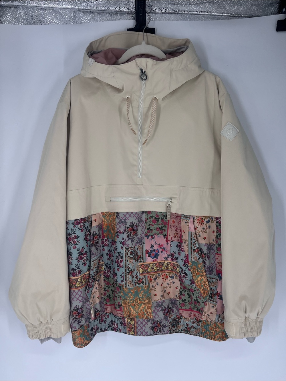 Roxy Beige Floral Patchwork Pattern Hooded Snowboarding Shell Pullover Coat L